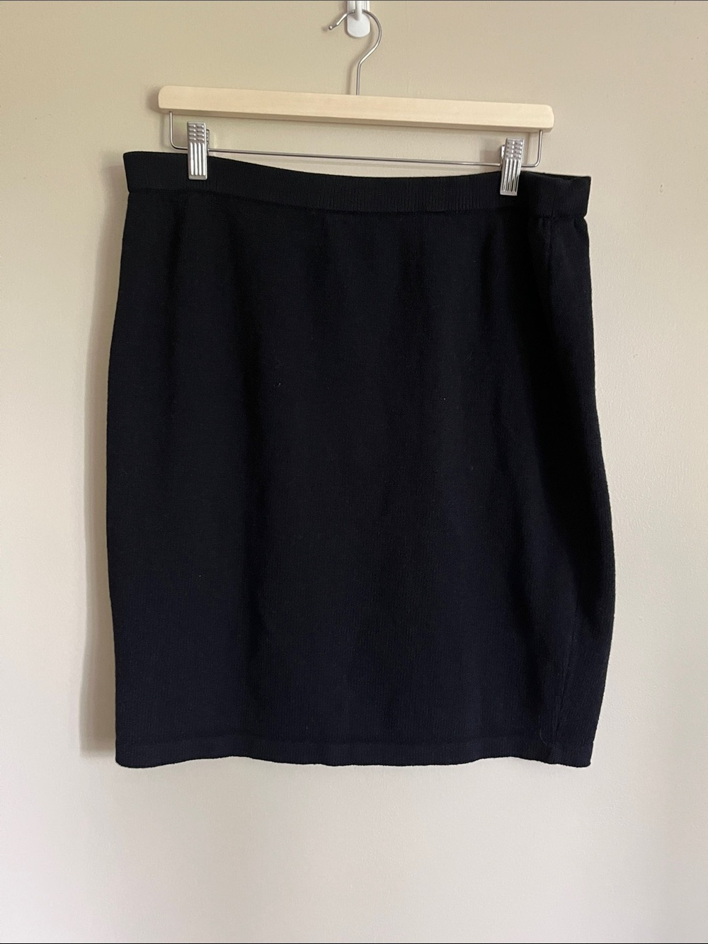 St. John Santana black knit skirt size 14.